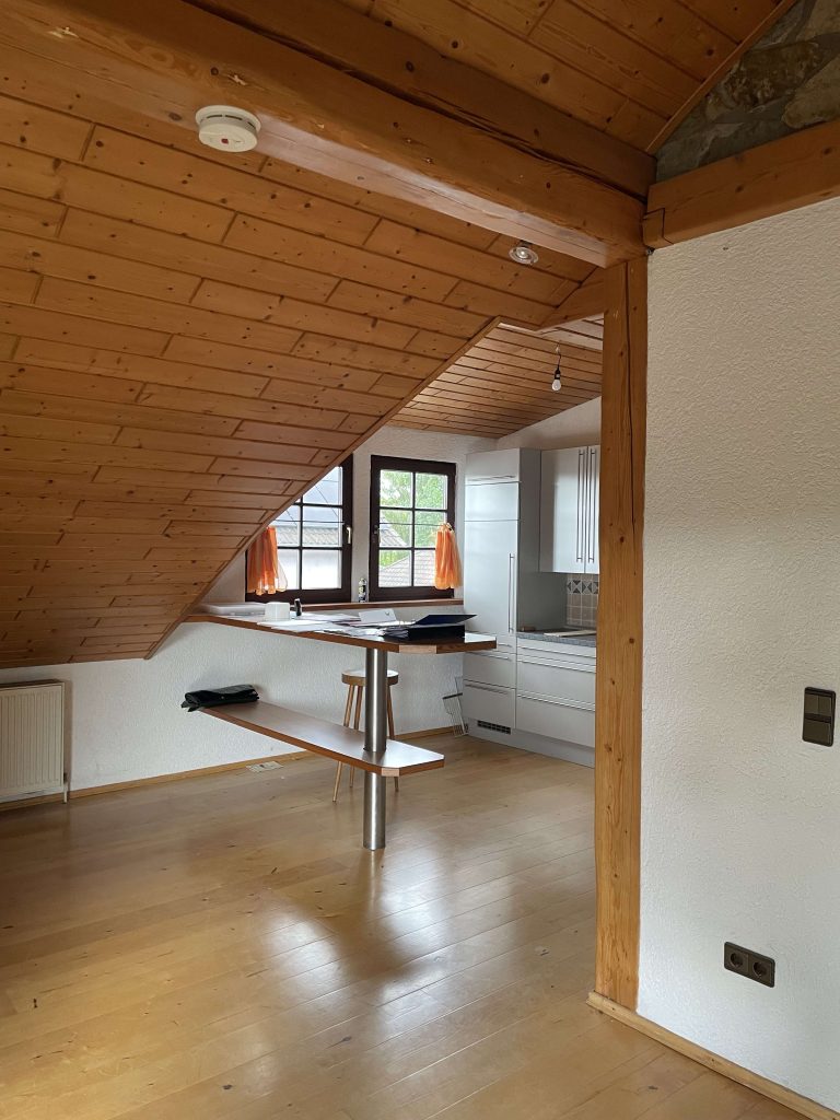 Zweifamilienhaus mit viel Platz und ausbaufähigen Souterrain – Bild 3