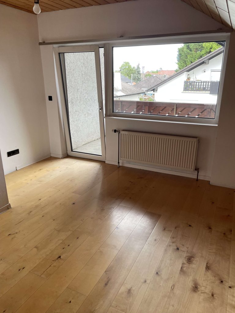 Zweifamilienhaus mit viel Platz und ausbaufähigen Souterrain – Bild 5