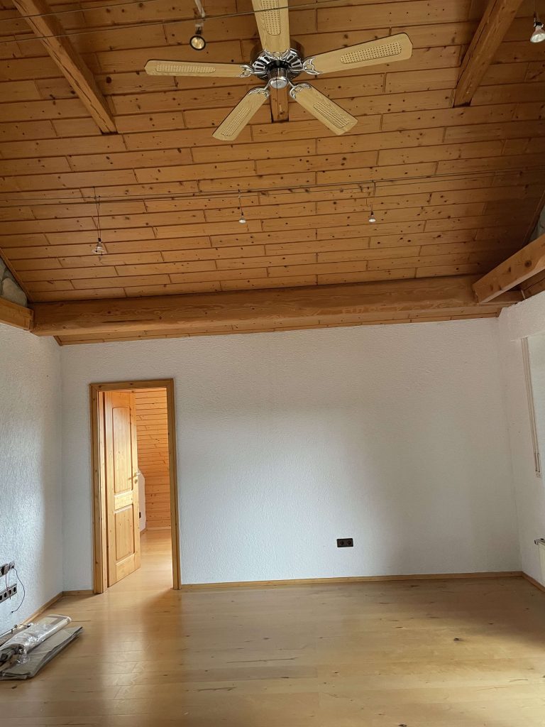Zweifamilienhaus mit viel Platz und ausbaufähigen Souterrain – Bild 4