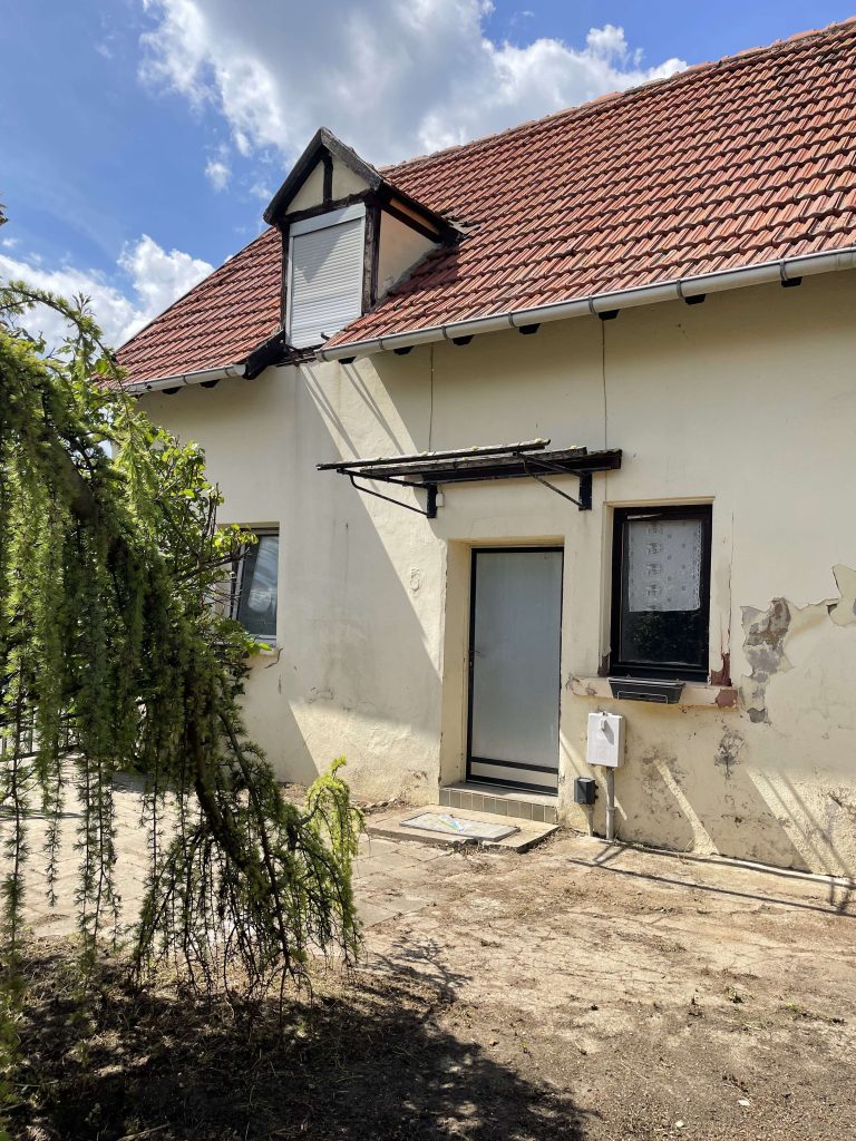 kleines Sanierungsbedürftiges Haus mit viel Grün und viel Ruhe – Bild 5