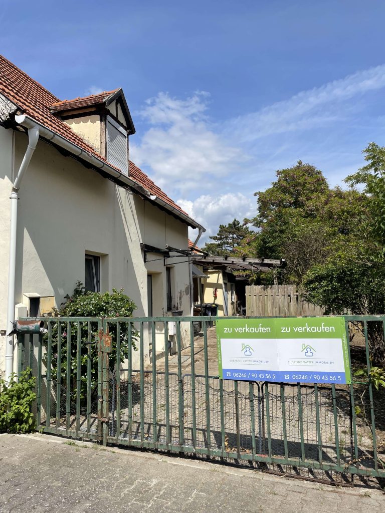 kleines Sanierungsbedürftiges Haus mit viel Grün und viel Ruhe – Bild 4